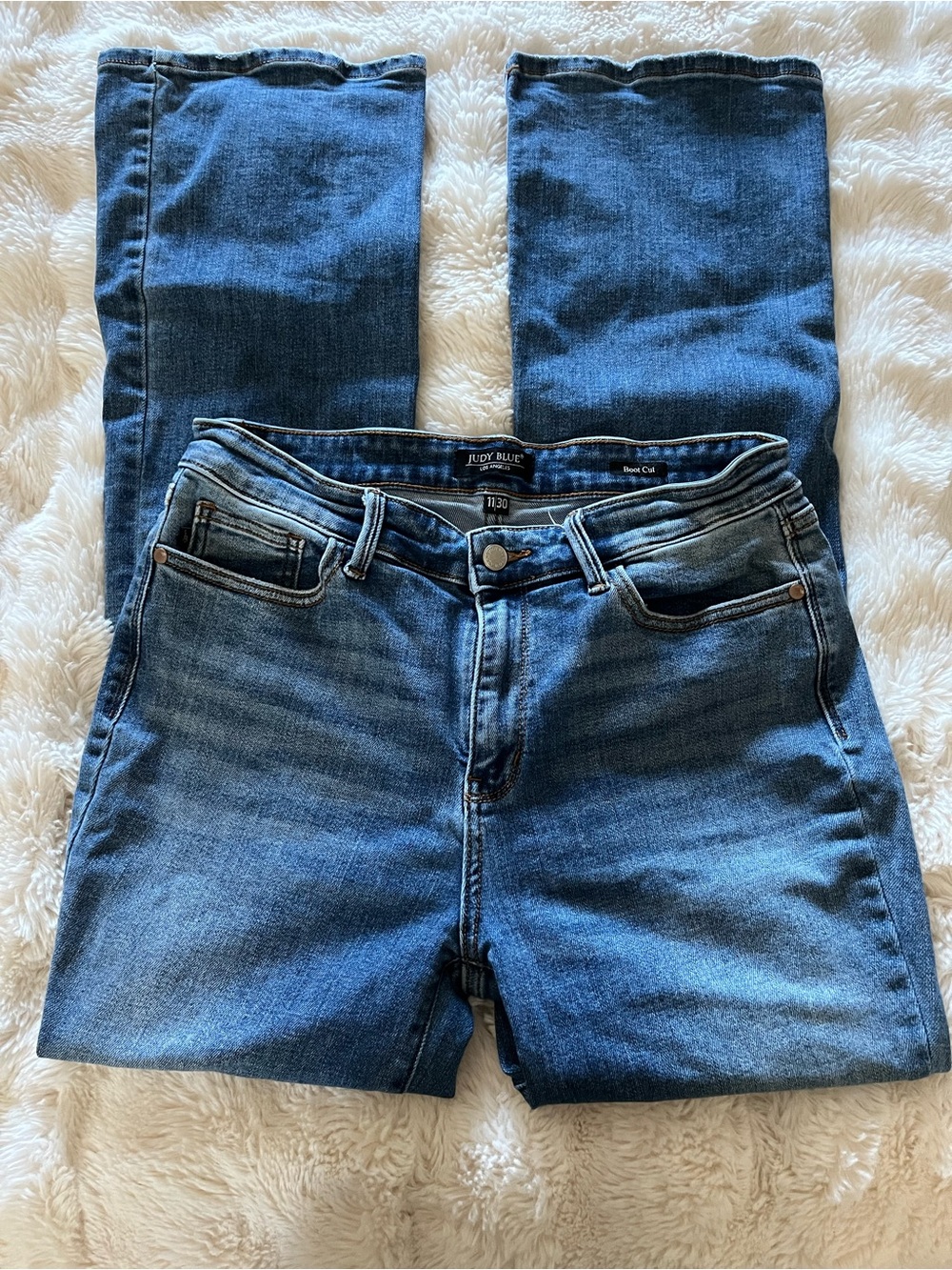 Judy Blue Boot Cut Jeans in Medium Blue Wash